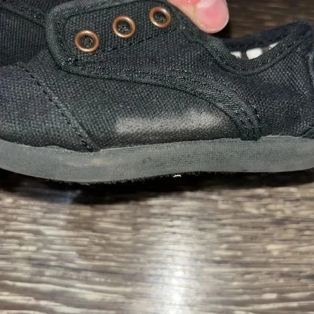 Toddler size 5 Tom’s